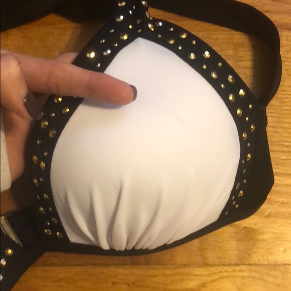 Victoria’s Secret M white and Black bikini top - Picture 2 of 4